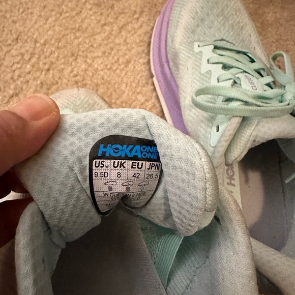 HOKA CLIFTON 9, Women’s 9.5 in gently used condition - Picture 4 of 6